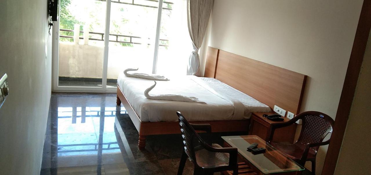 Ack Palacce Inn Yercaud Bagian luar foto
