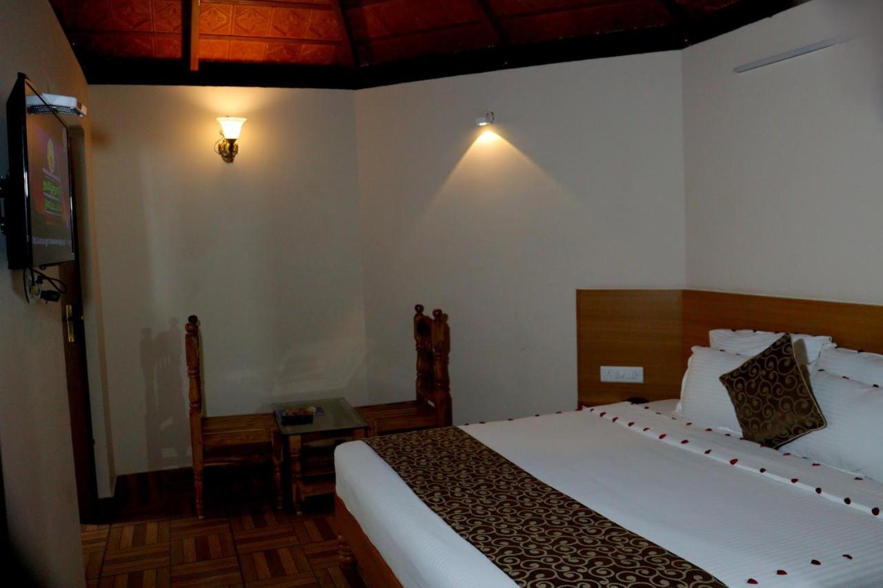 Ack Palacce Inn Yercaud Bagian luar foto